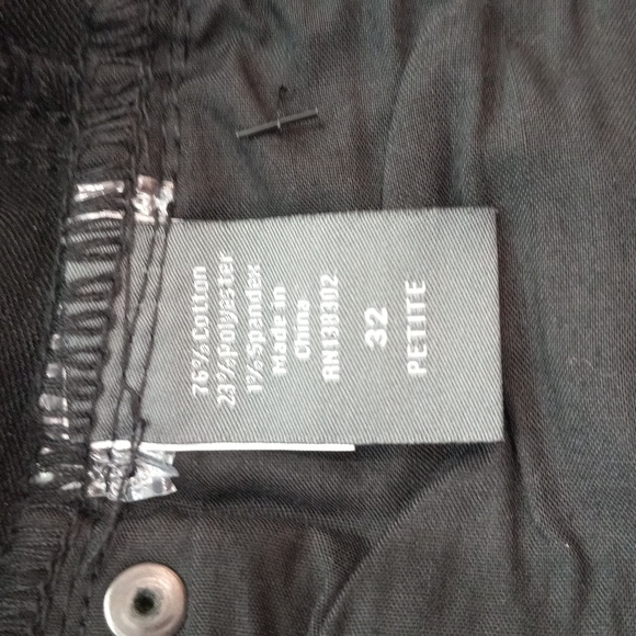 Women's Pants - Picture 8 of 10